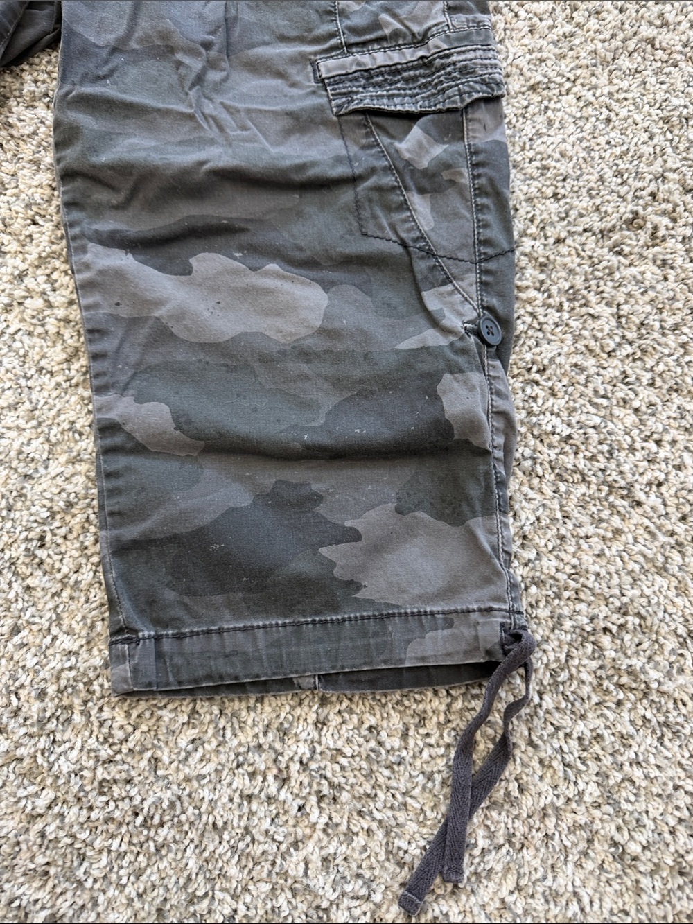 Women’s Gray Camouflage Cargo Capris — Gray Camo - Picture 5 of 8